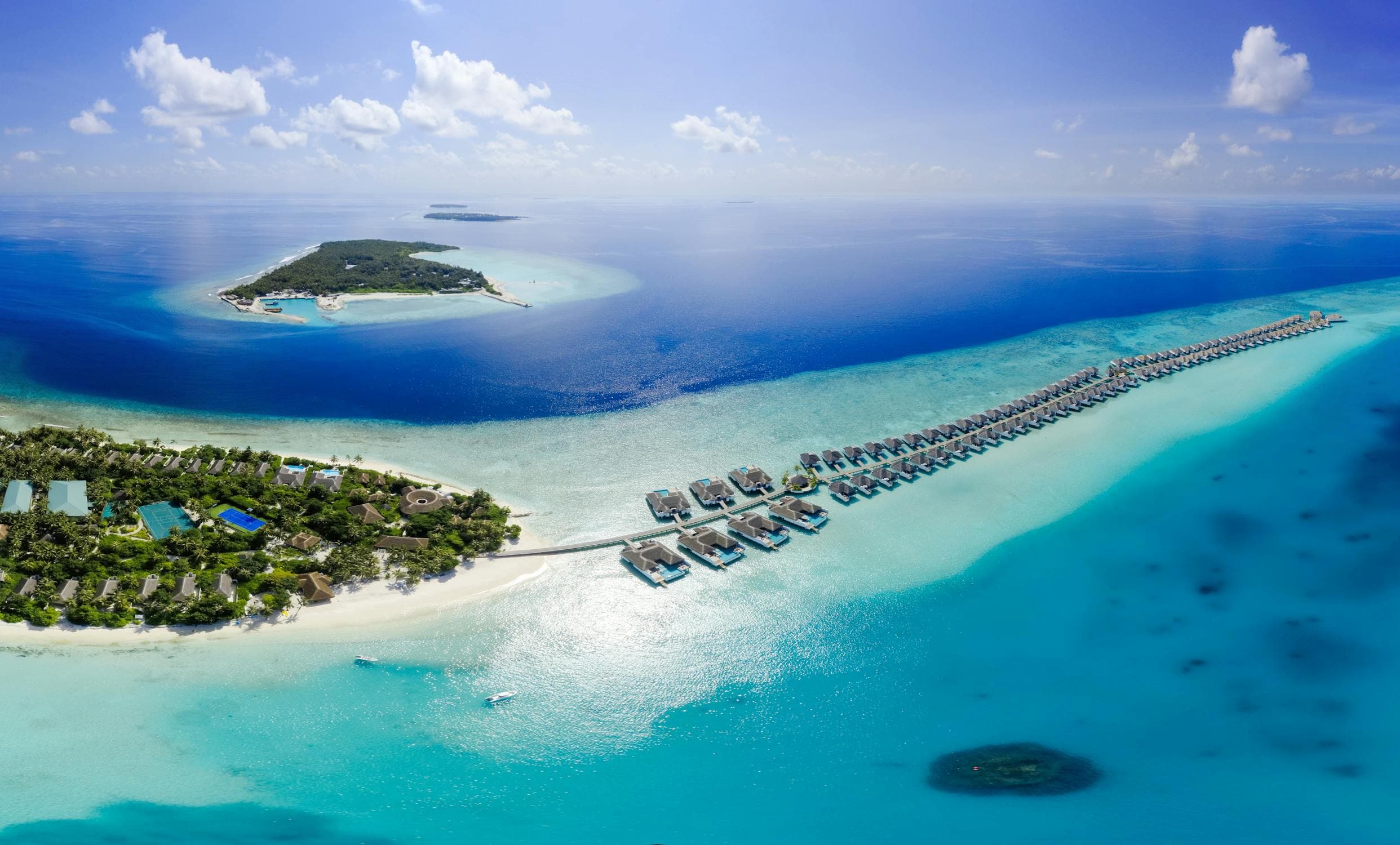 Fiji Honeymoon Guide 2026: Real Costs ($3K–$35K), Best Islands & 10-Day Plan