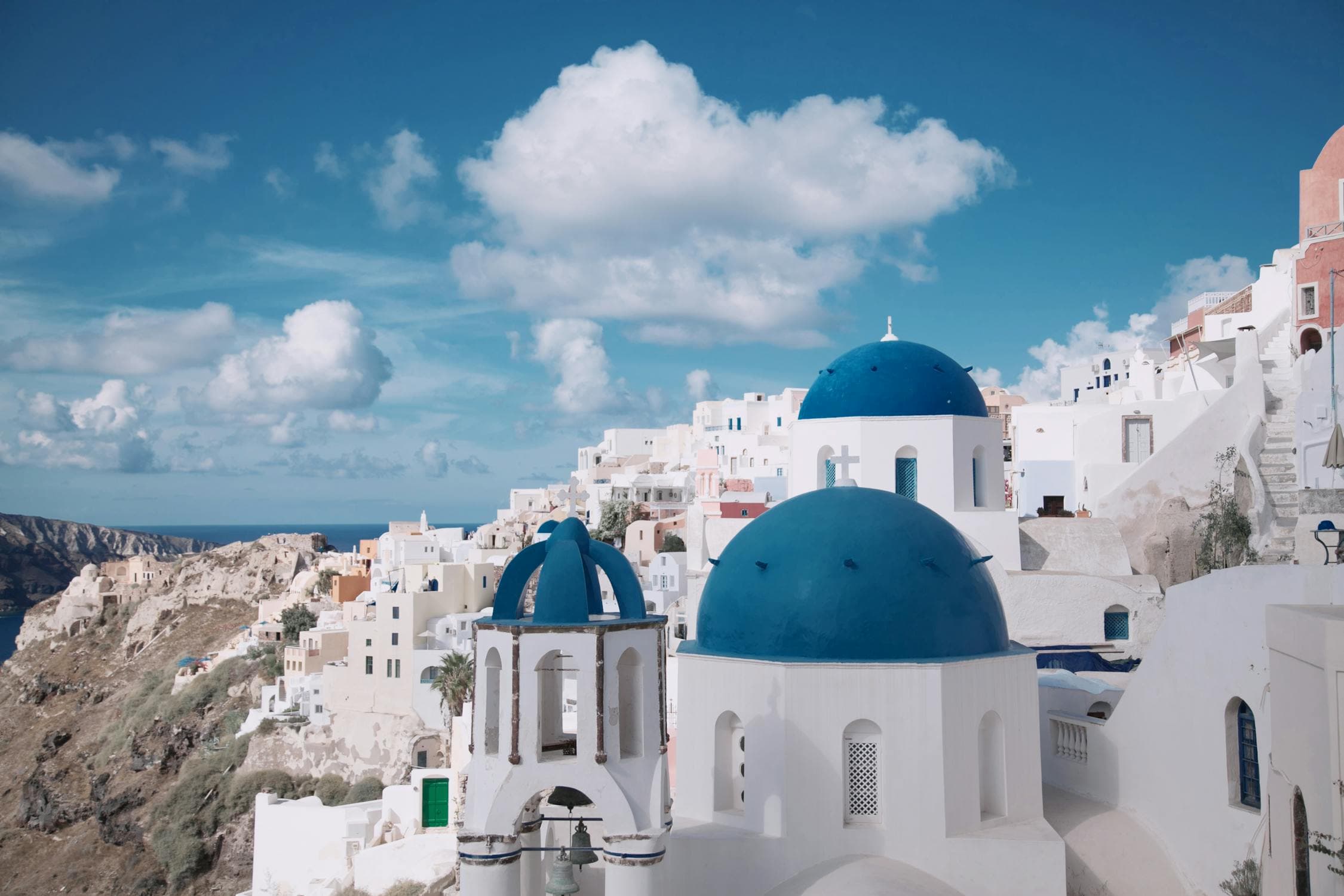 Santorini Honeymoon Guide 2026: Greece's Best Resorts, Real Costs & 7-Day Itinerary