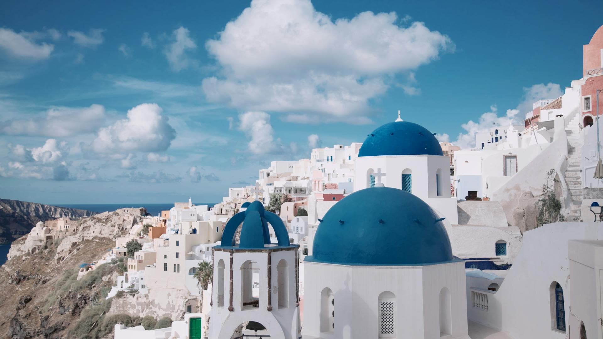 Santorini vs Mykonos: Romance vs Party — Which Greek Island for Your Honeymoon? (2026)